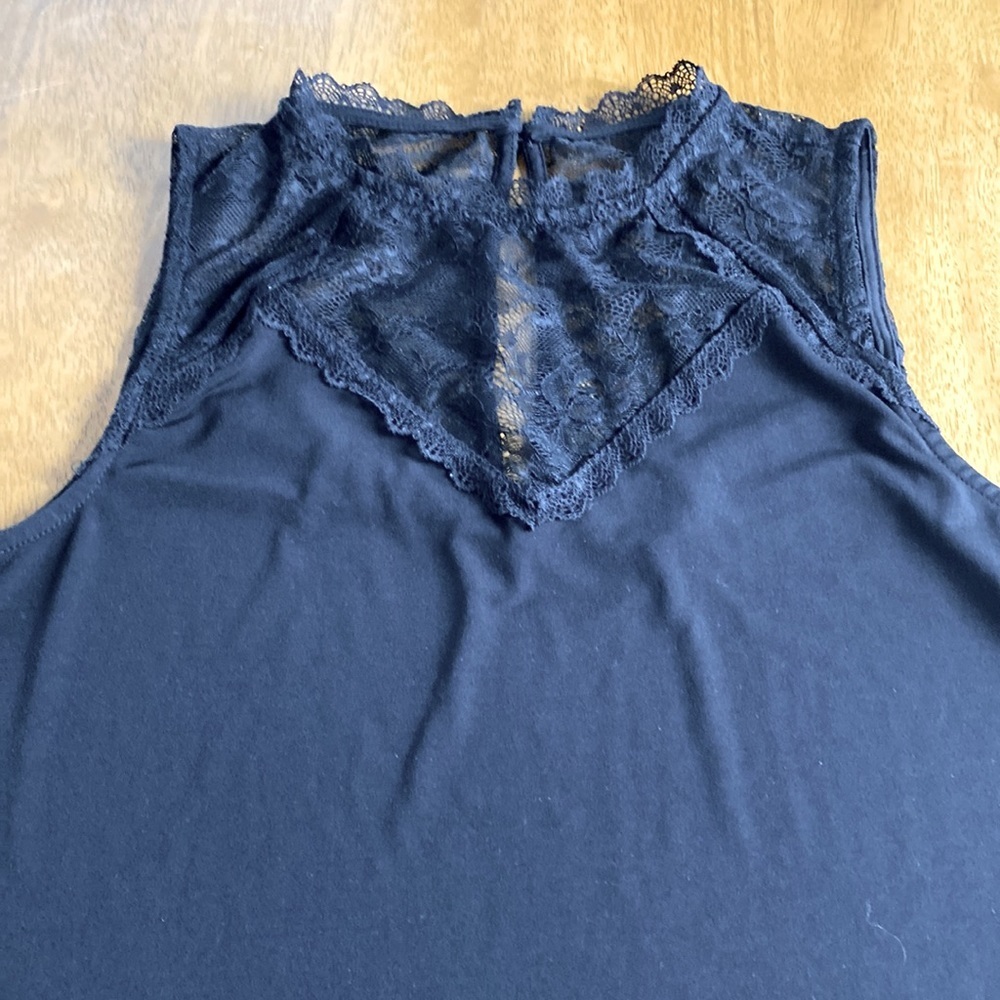 Torrid Size 00 black sleeveless blouse with black lace upper